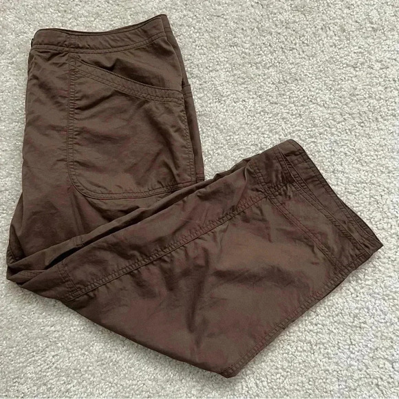 MOUNTAIN HARDWEAR Women OL1153 Brown Cropped Hiking Capri Pants SZ 10 Zip Pocket - Picture 5 of 15